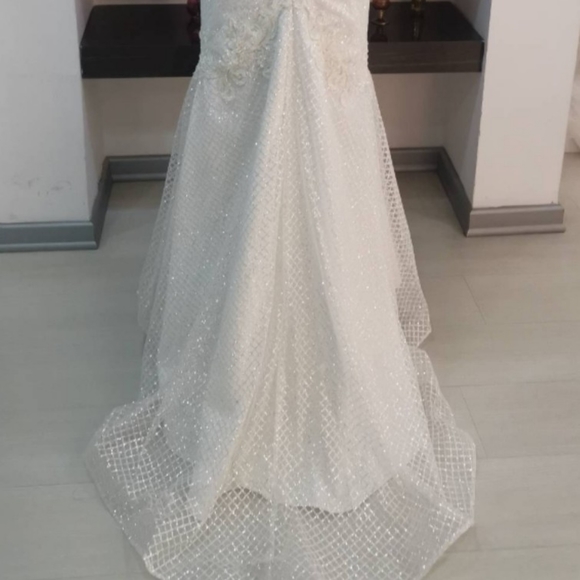 Wedding dress - Picture 5 of 11